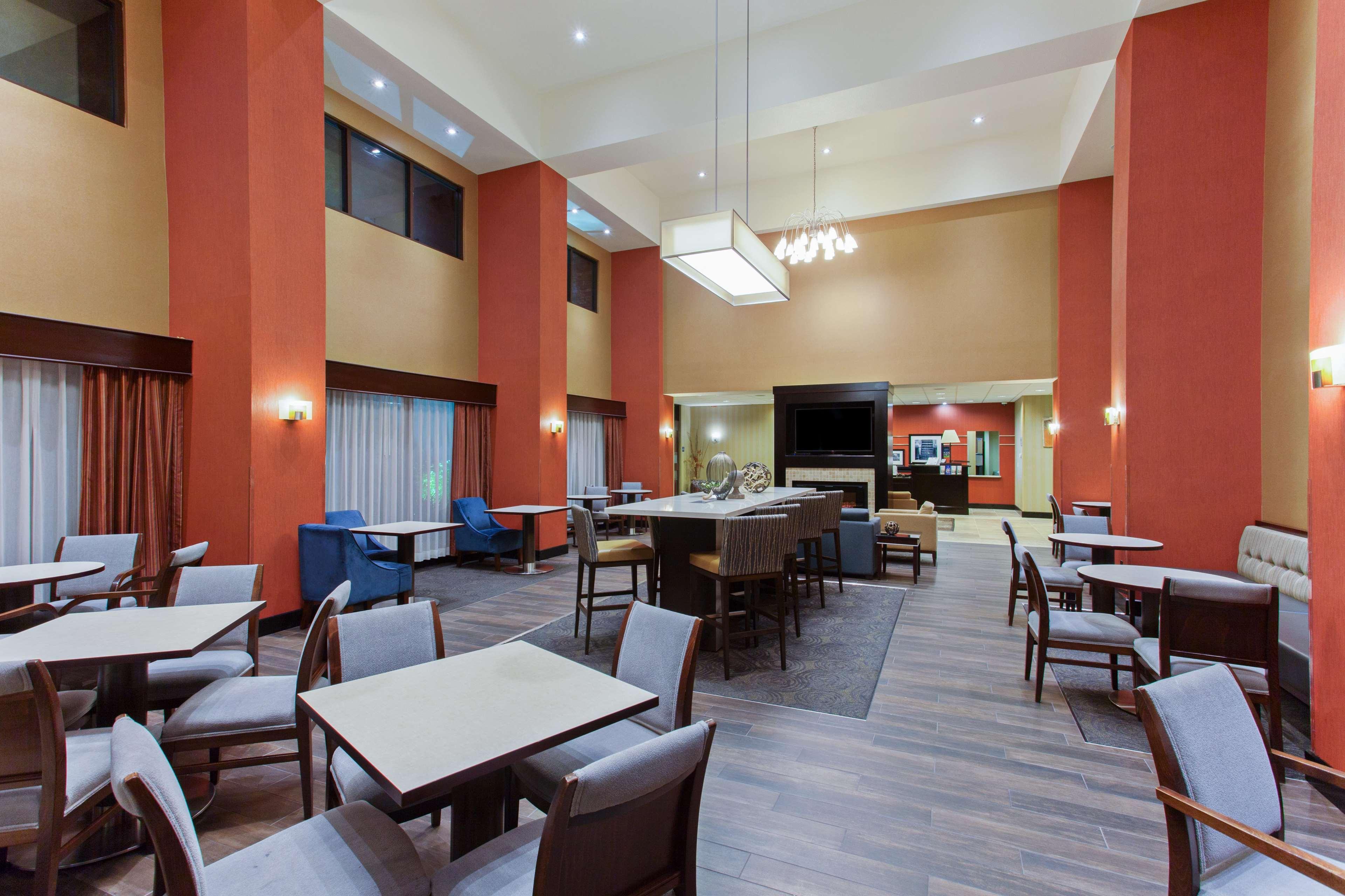 Hampton Inn & Suites Roseville Exterior photo